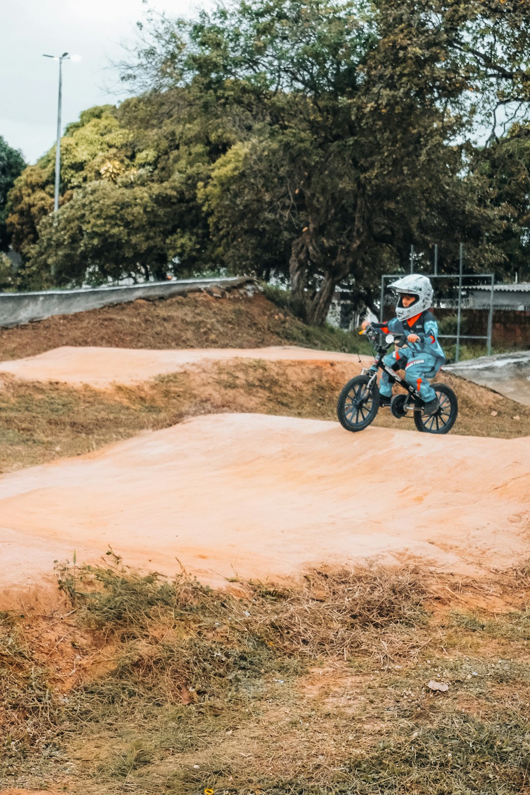 Kind op BMX parcours